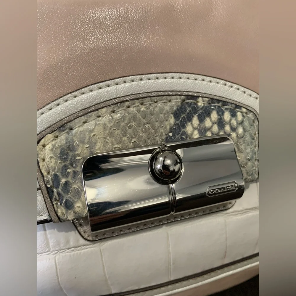 Coach shoulder bag - Picture 4 of 15